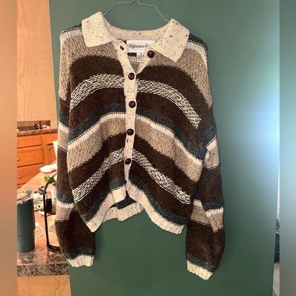 Sweater - Picture 1 of 3